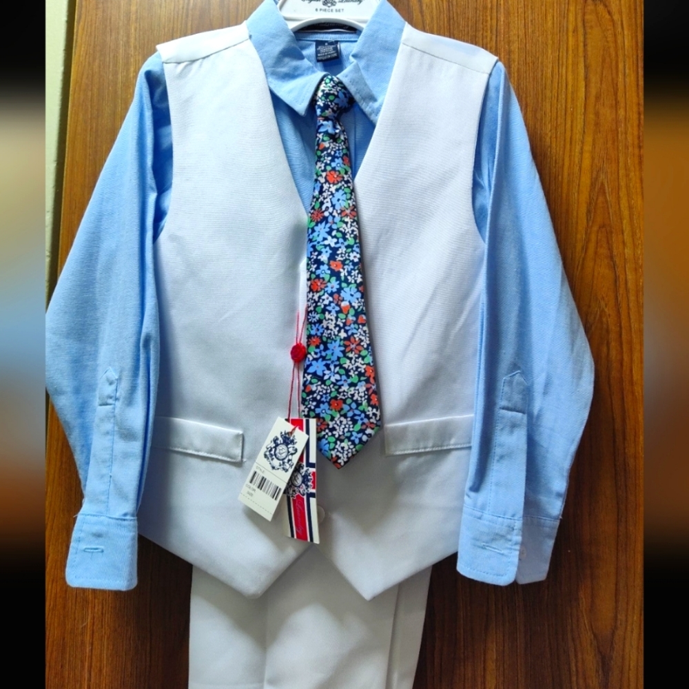 **SOLD**Boys 4 piece English laundry suit size 6